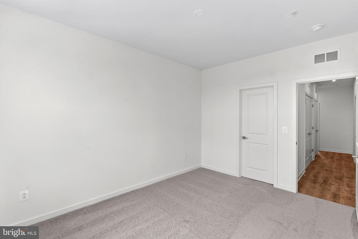 43841 Venetian Square photo 17
