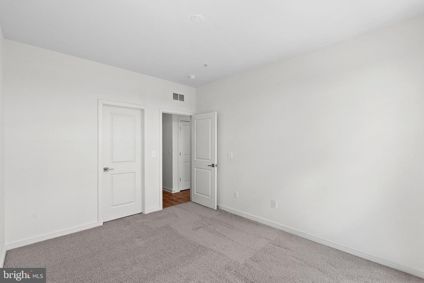 43841 Venetian Square photo 18