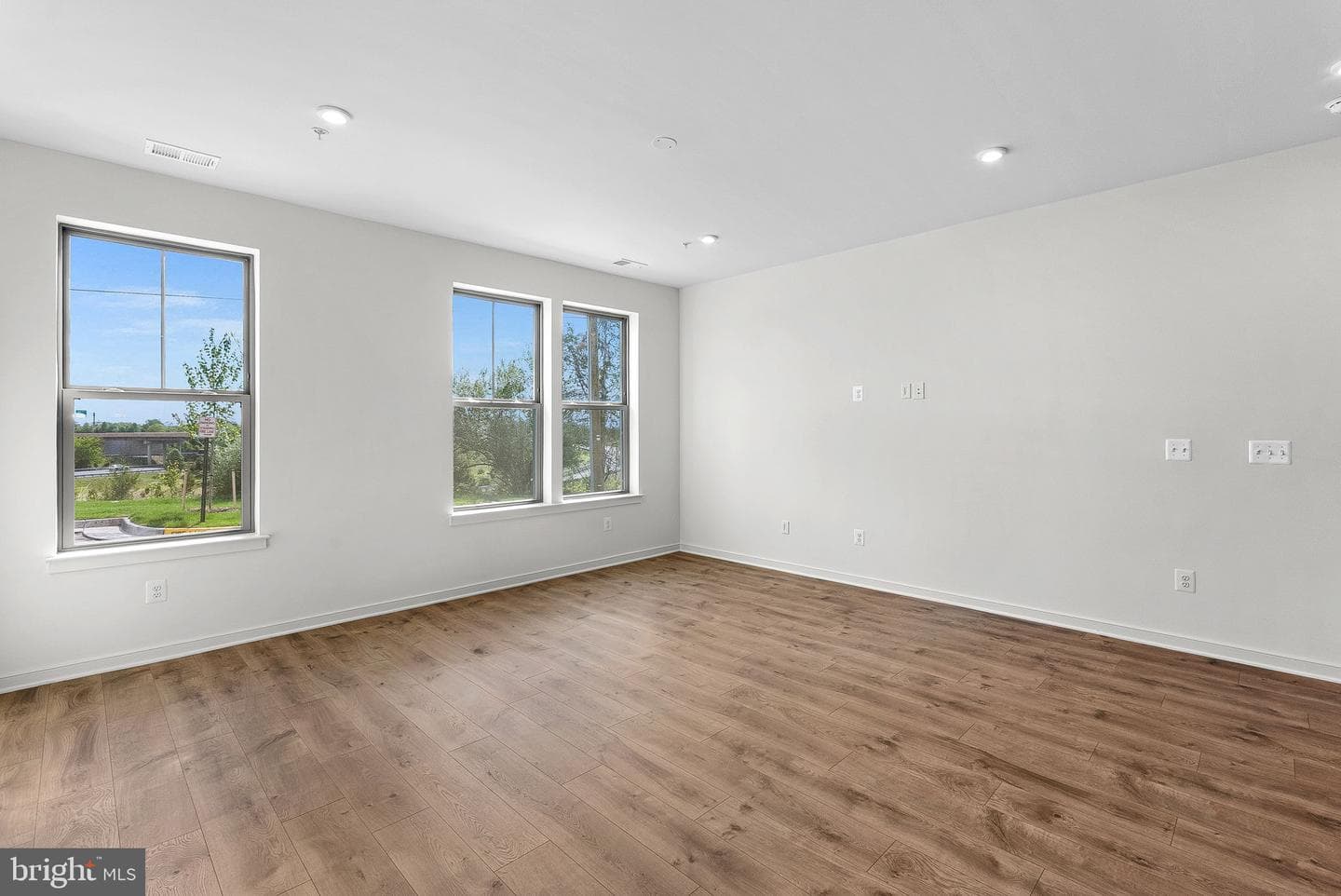 43841 Venetian Square photo 4