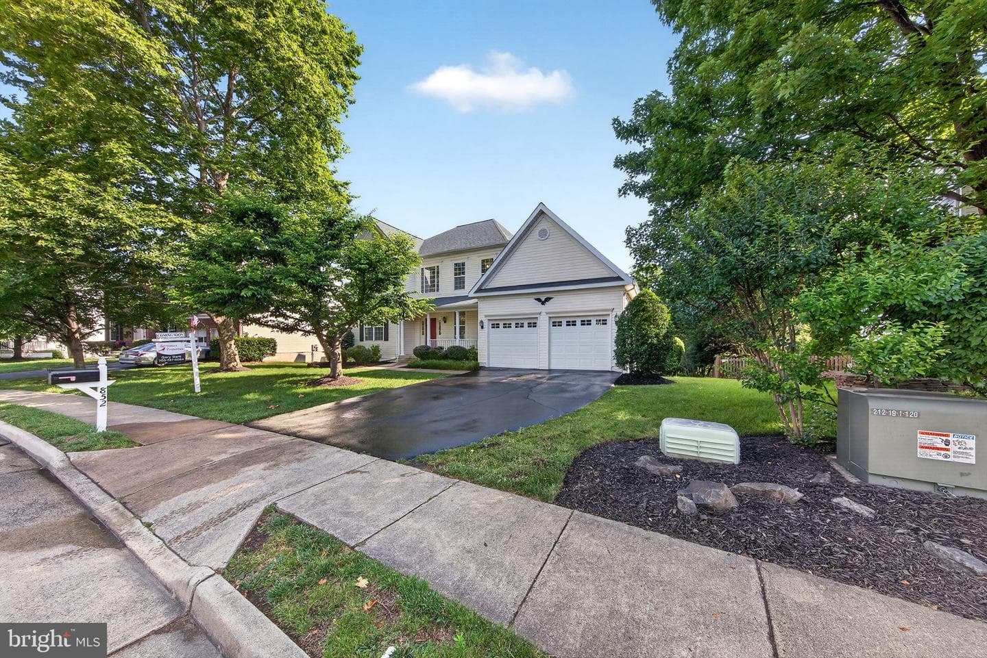 852 Macalister Drive SE photo 2