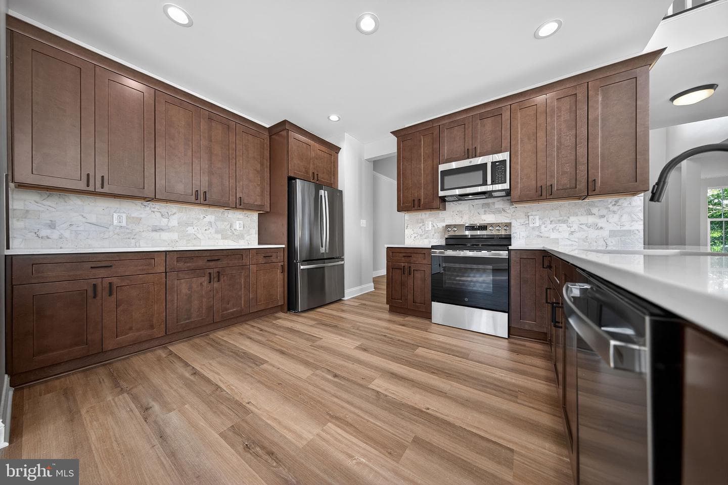 852 Macalister Drive SE photo 38