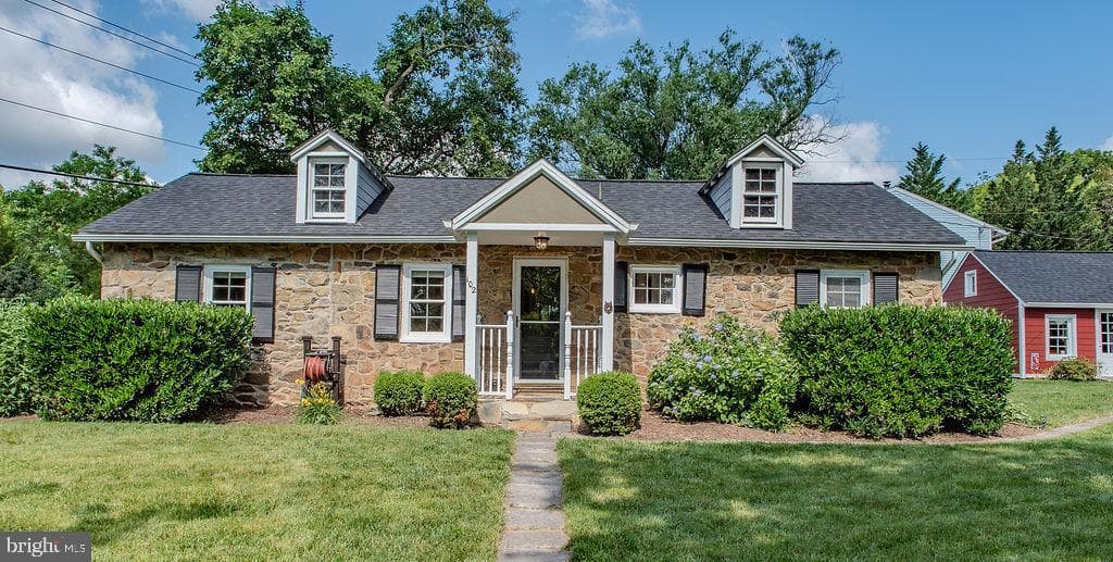102 Phillips Court NW photo 2