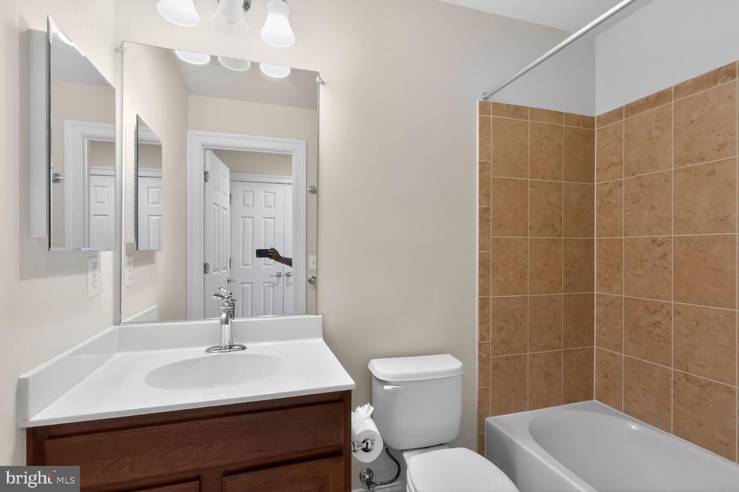 25450 Hopton House Terrace photo 8
