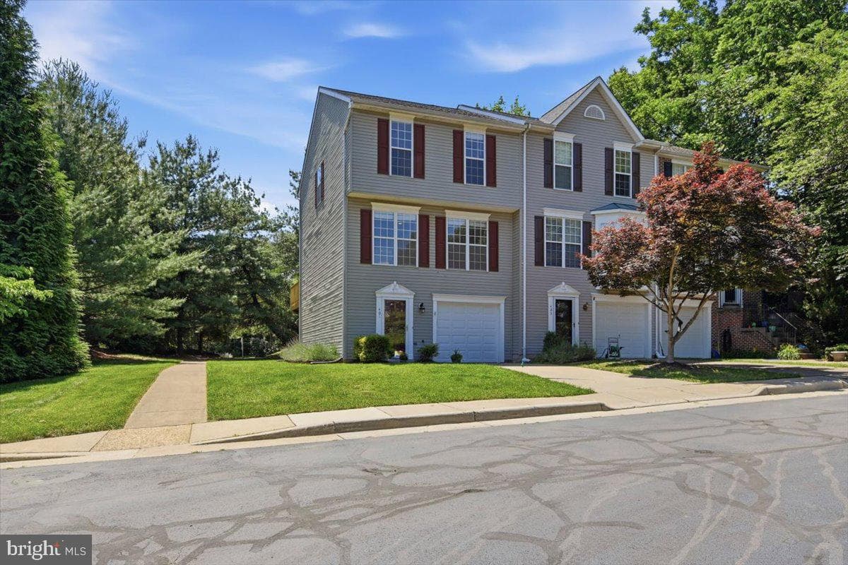 401 Nikki Ter SE, Leesburg