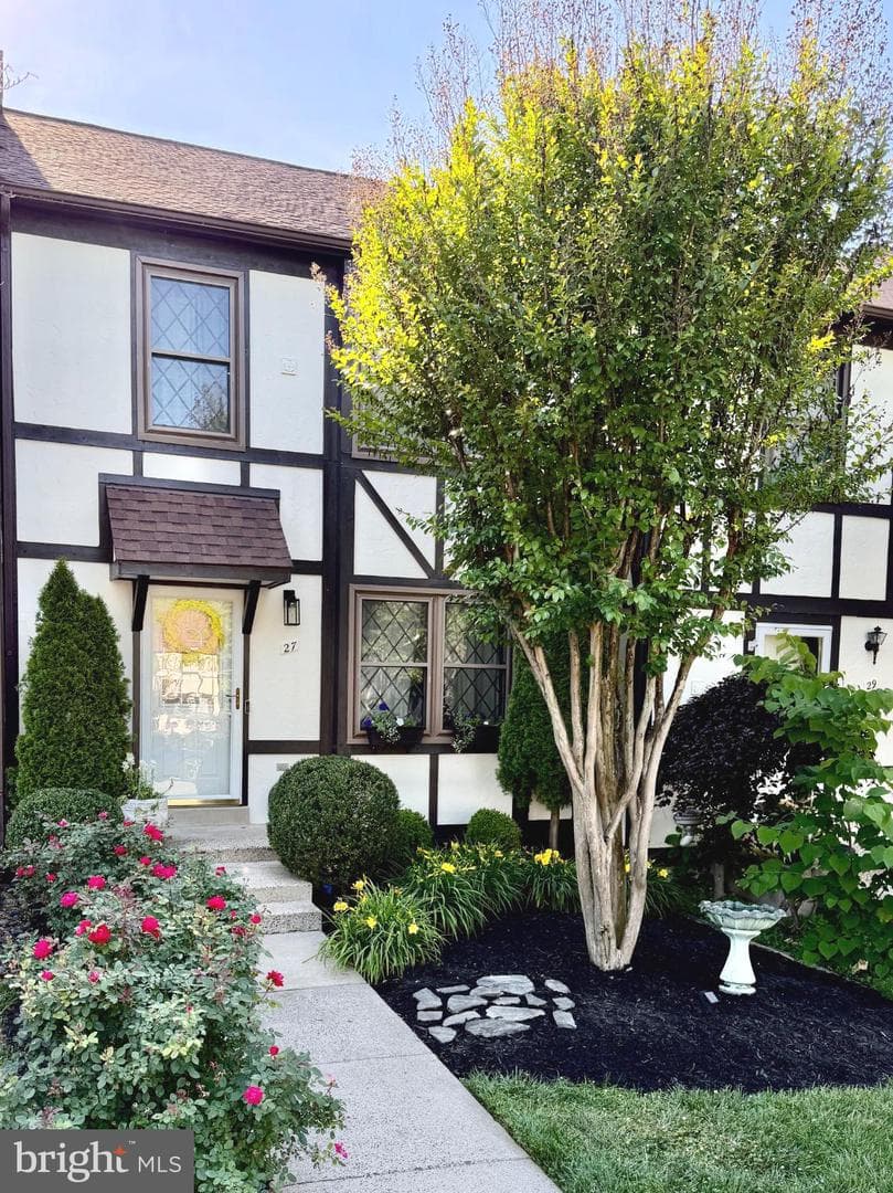 27 Lyndhurst Court photo 1