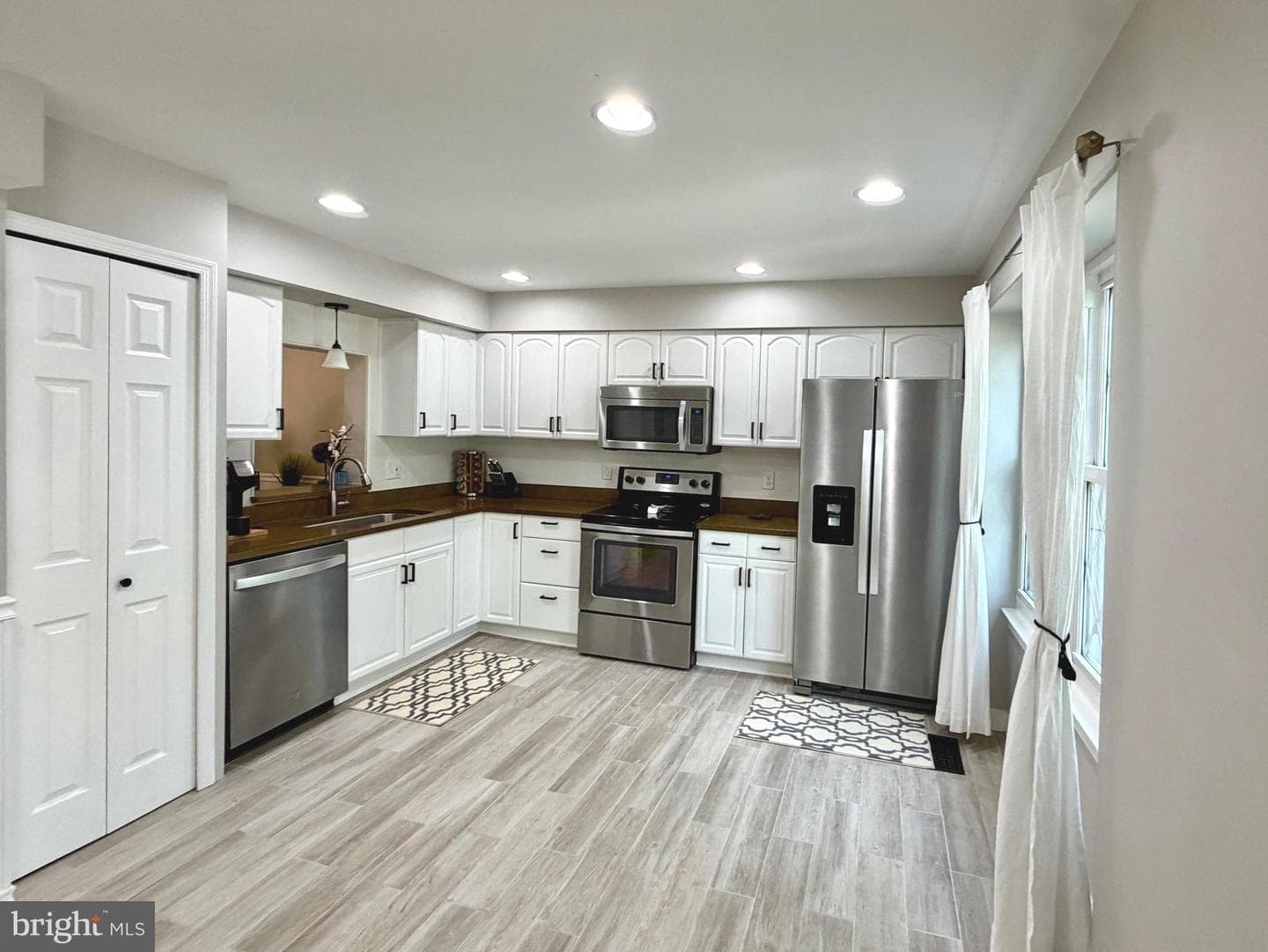 27 Lyndhurst Court photo 4