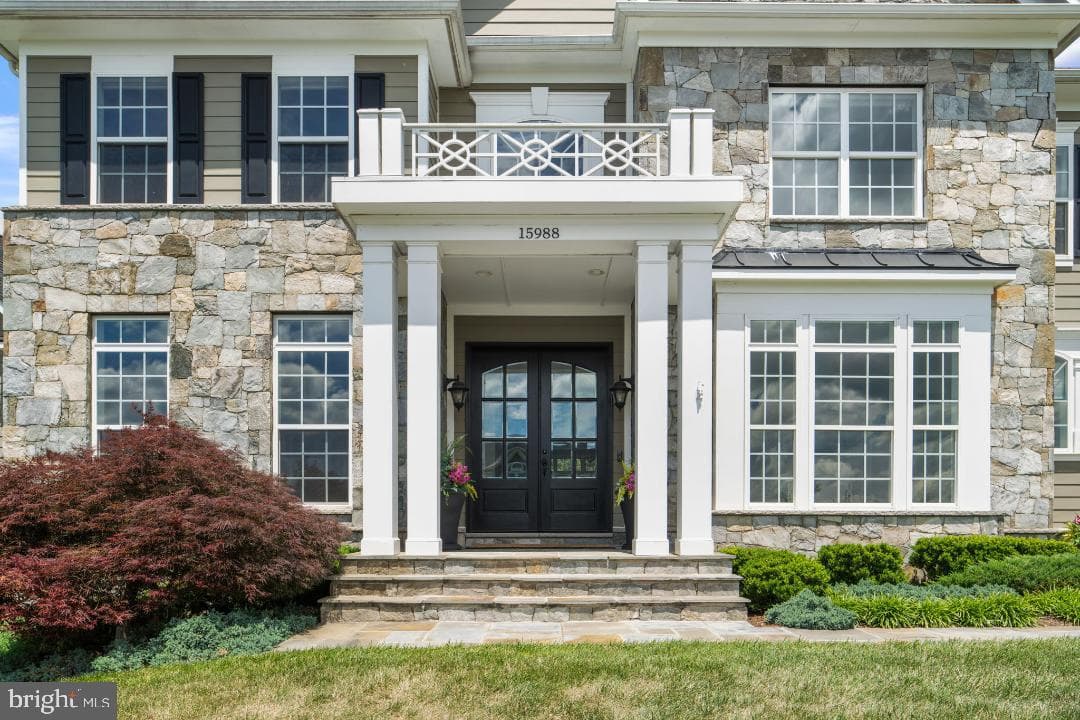 15988 Waterford Crest Place photo 5