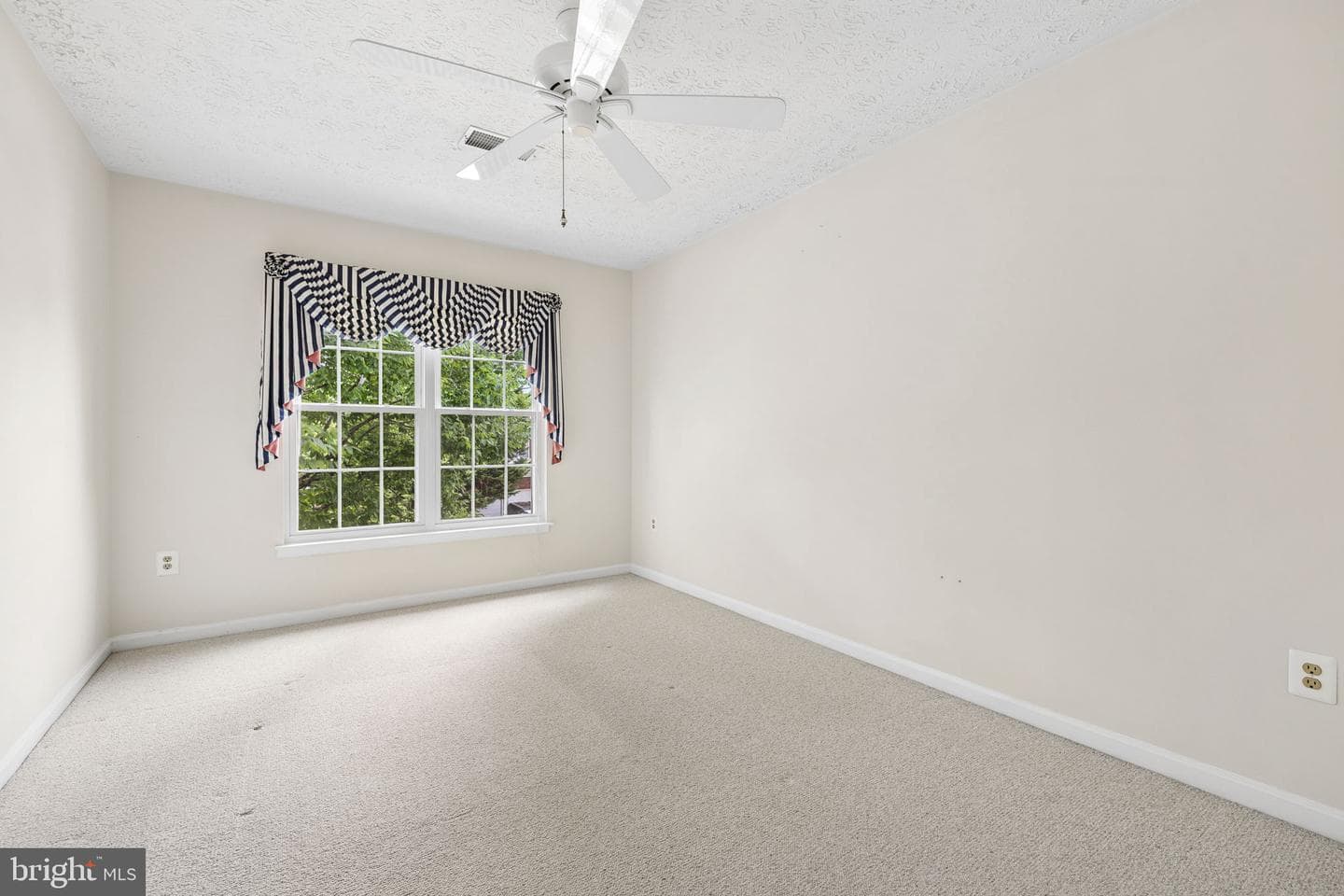46557 Hollymead Place photo 23