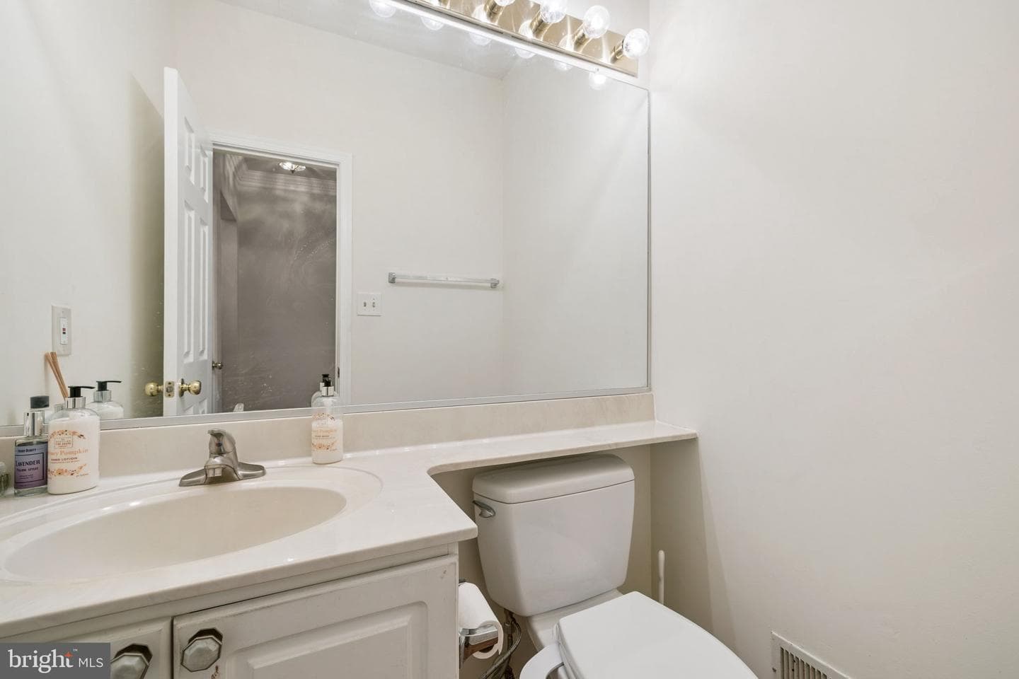 46557 Hollymead Place photo 34