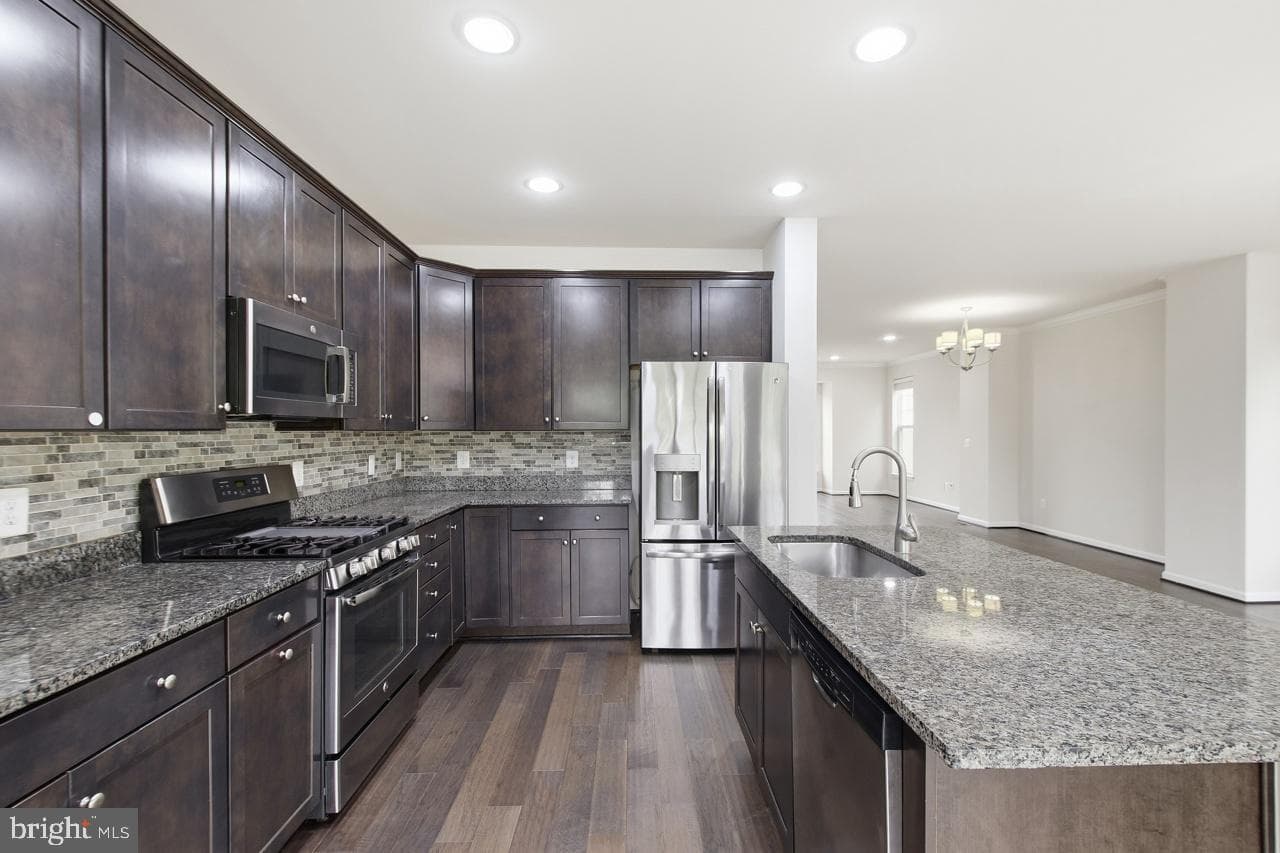 25288 Arrowroot Terrace photo 17