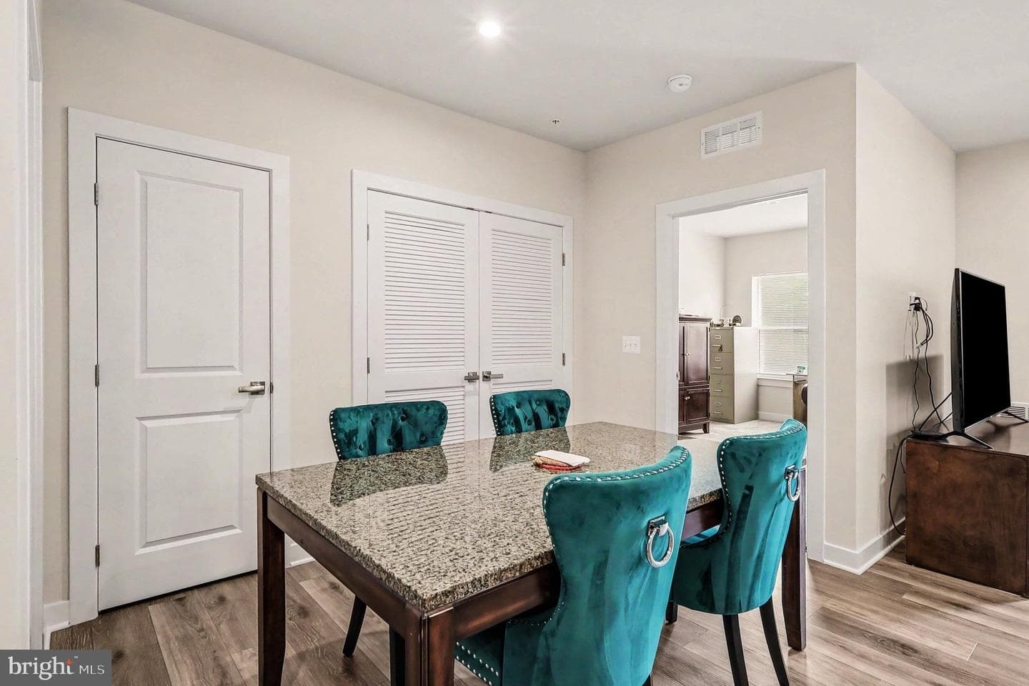 21460 Mount Sterling Terrace #303 photo 11