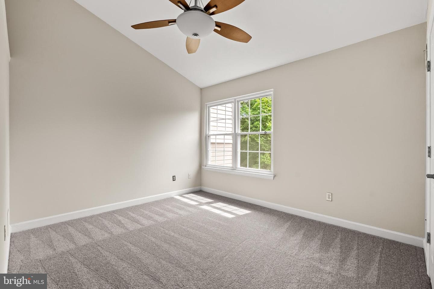 47690 Woolcott Square photo 17