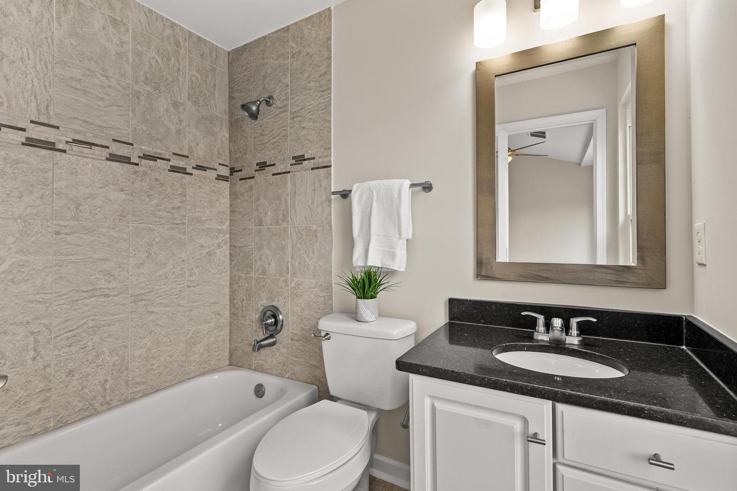 47690 Woolcott Square photo 23