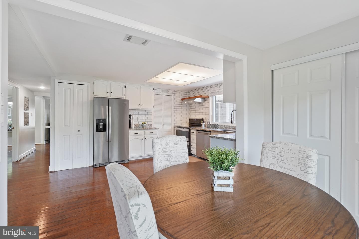 212 W Meadowland Lane W photo 32