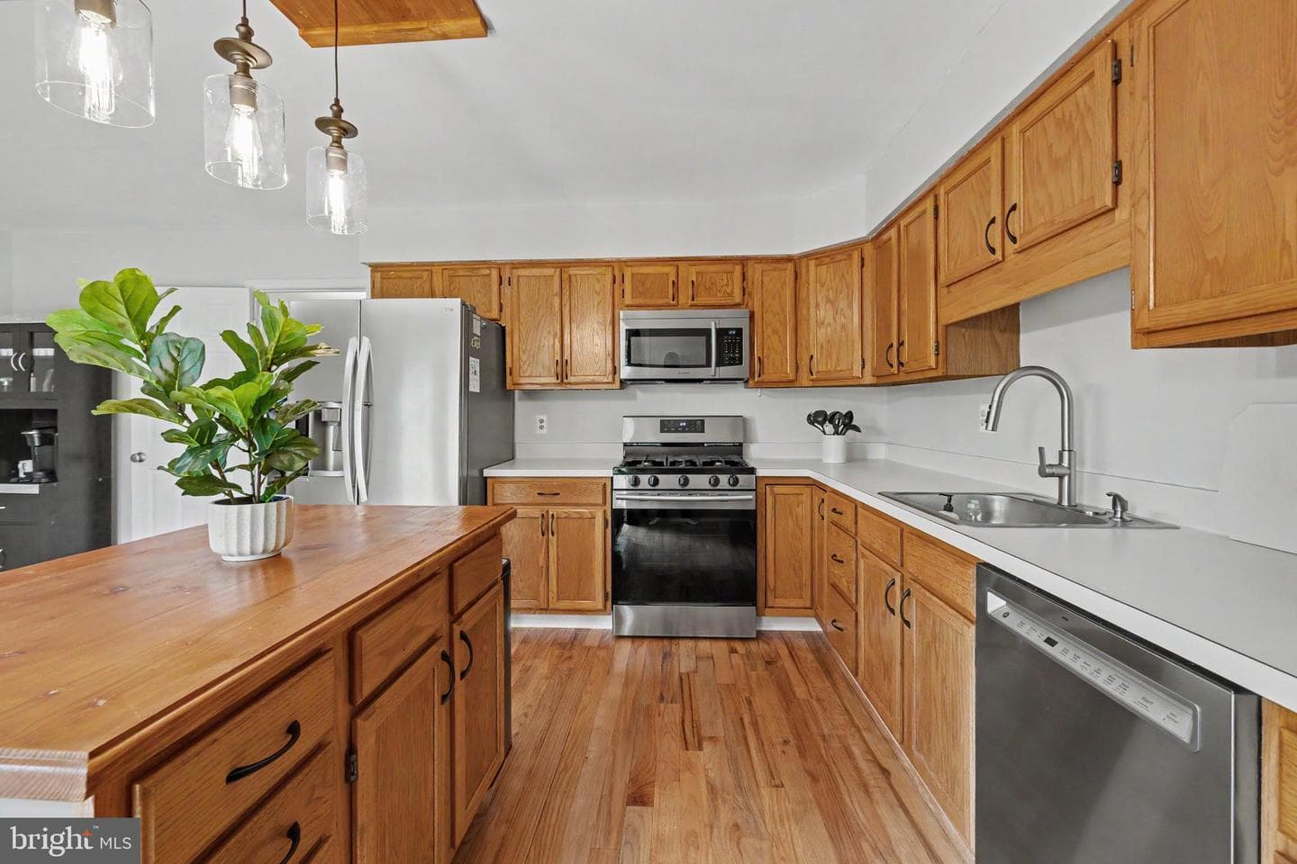 21060 Gladstone Drive photo 11