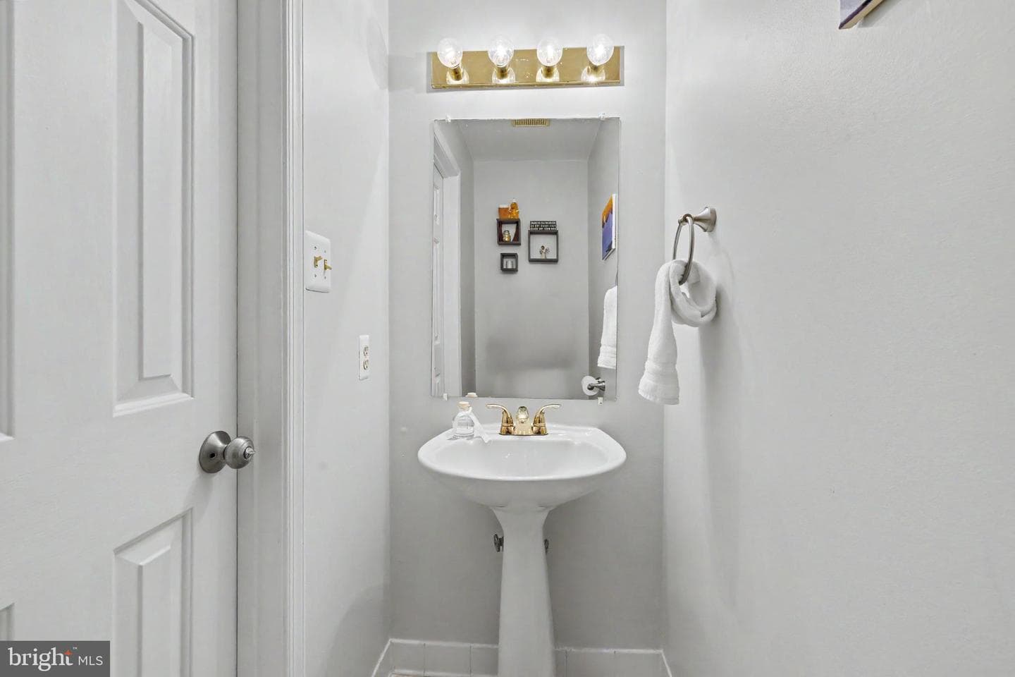 21060 Gladstone Drive photo 17