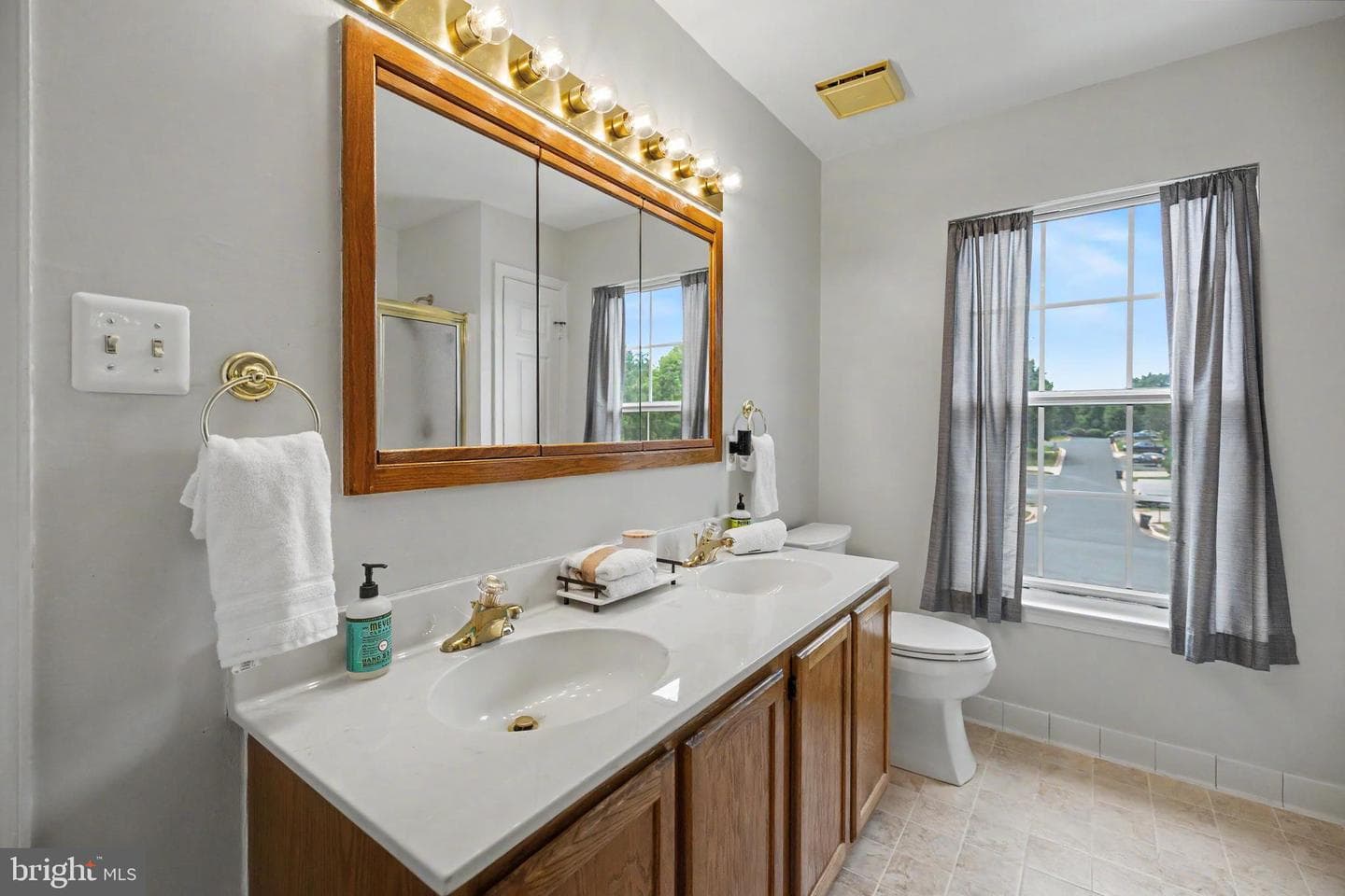 21060 Gladstone Drive photo 22