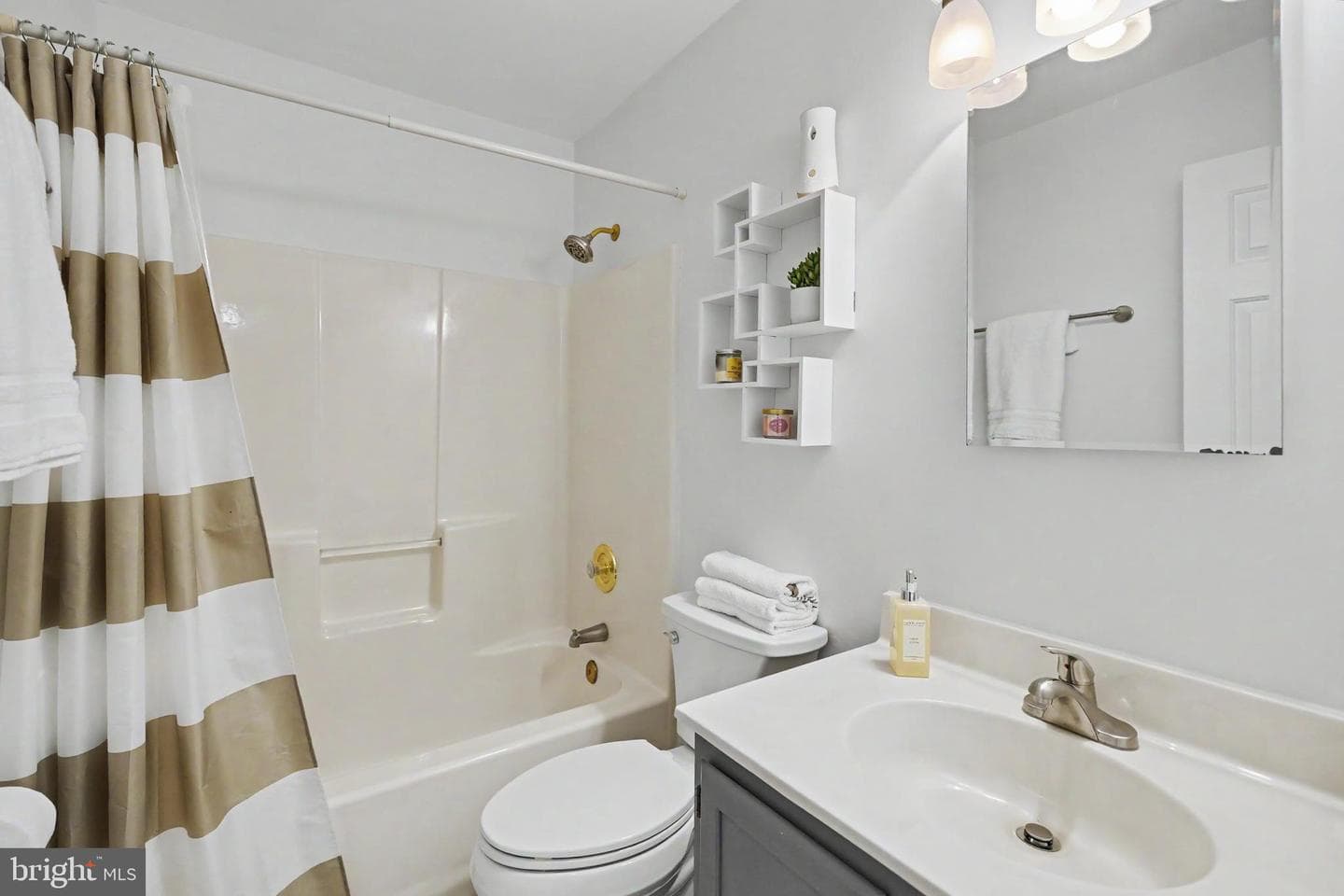 21060 Gladstone Drive photo 27