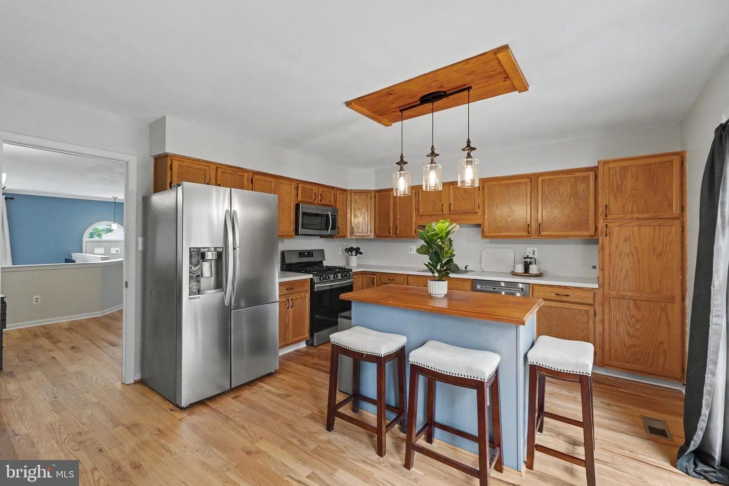 21060 Gladstone Drive photo 4