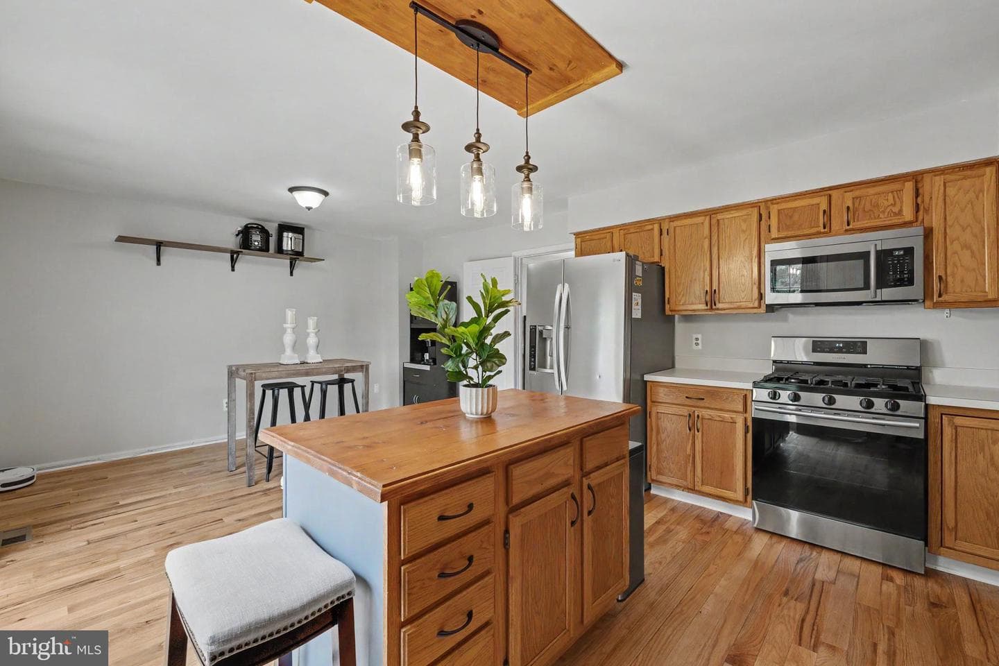 21060 Gladstone Drive photo 8