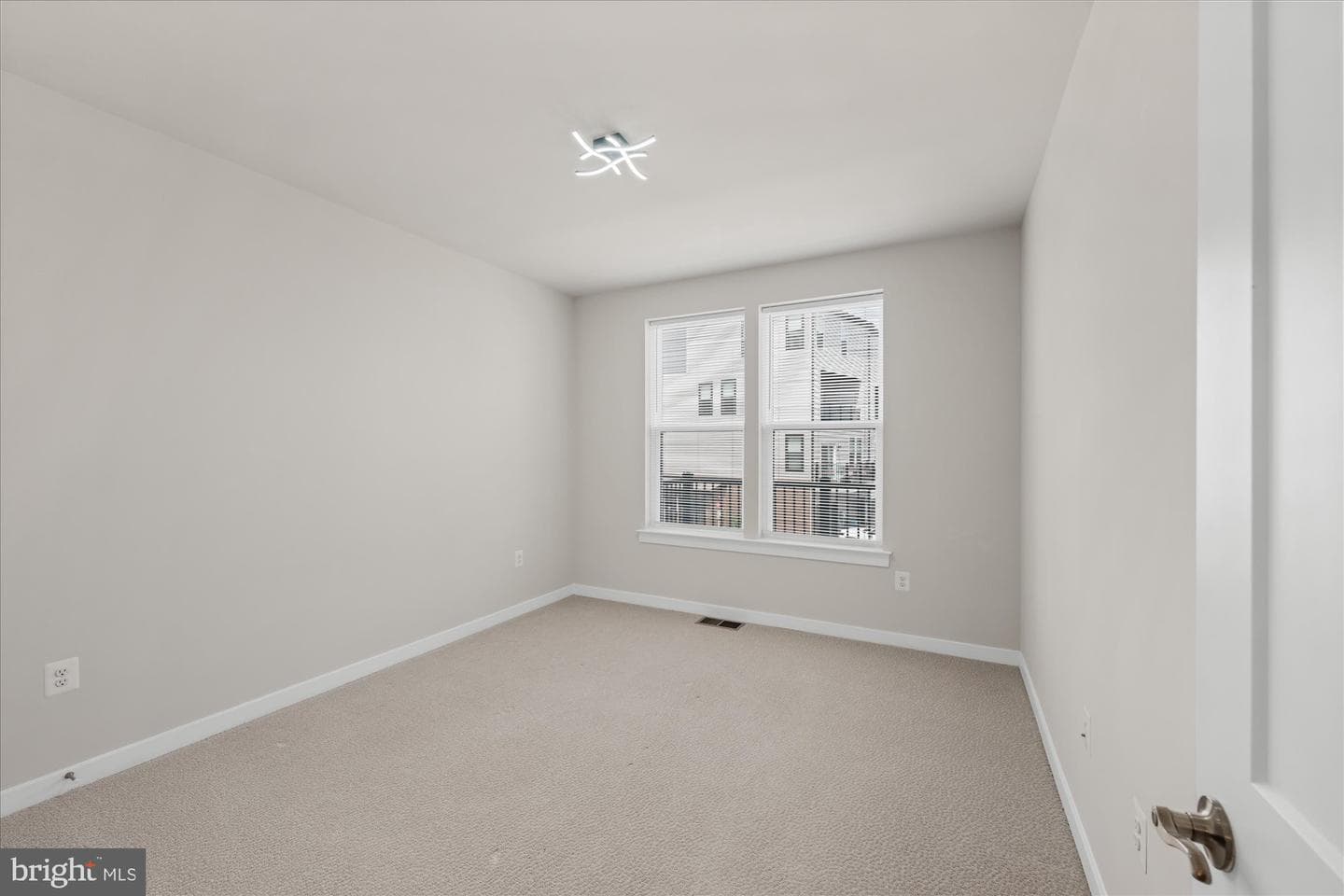 20316 Newfoundland Square photo 23