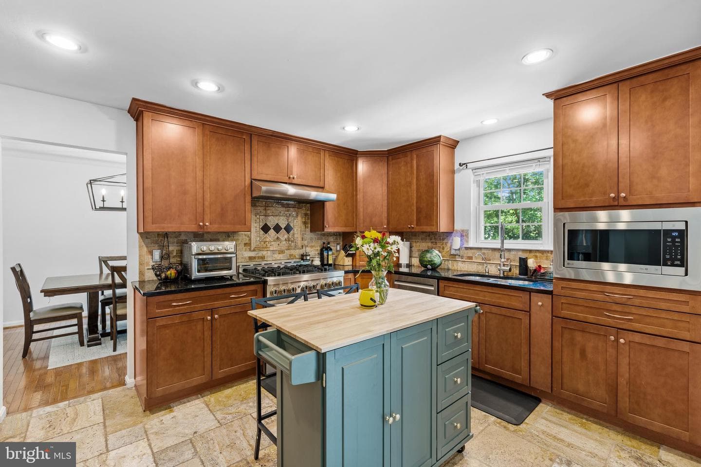 316 Silver Ridge Drive, Sterling
