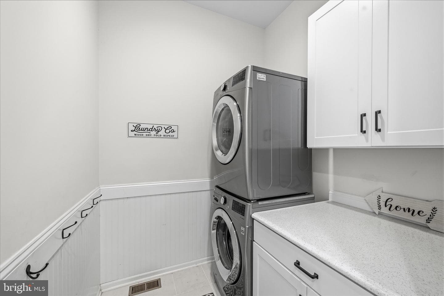 1114 Laconian Street SE photo 19