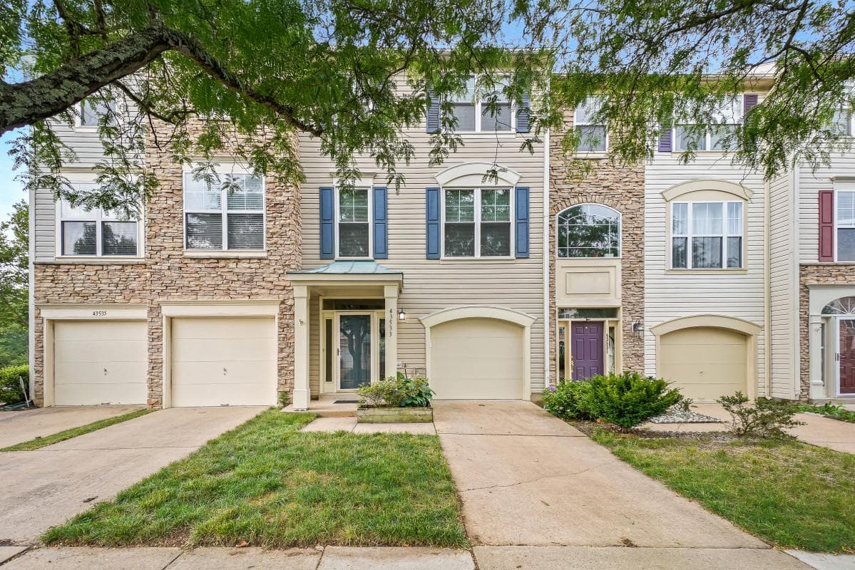 43533 Laidlow Street, Chantilly