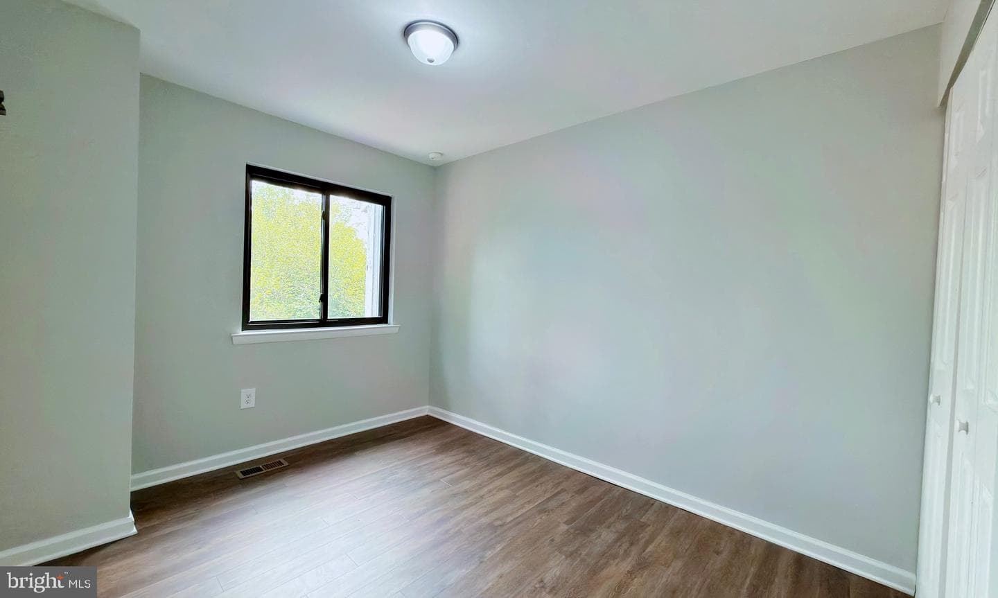 30 Sugarland Square Court photo 13