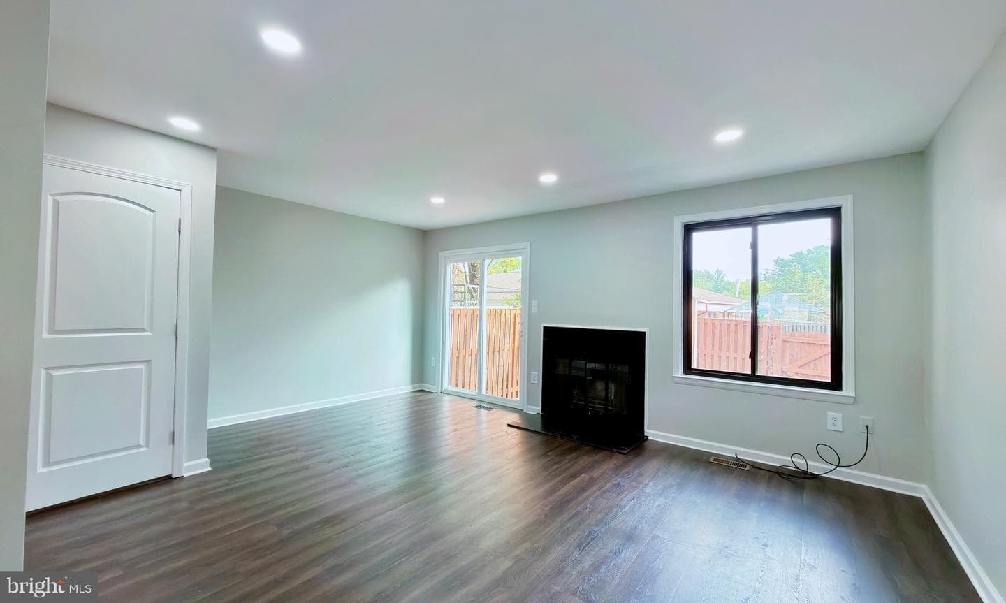 30 Sugarland Square Court photo 4