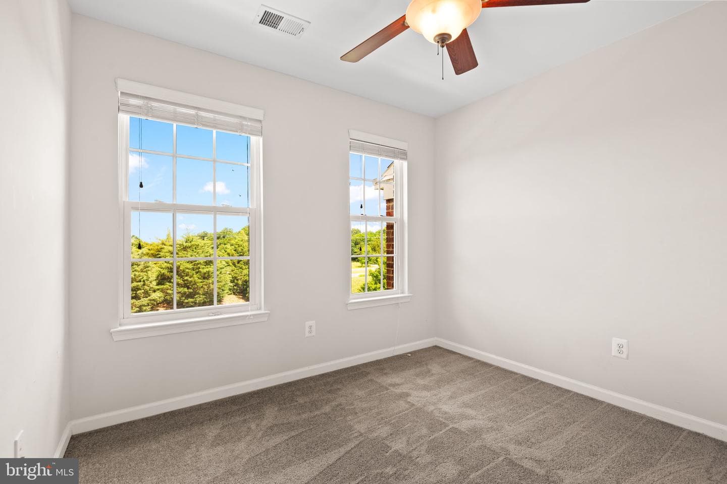 25741 Clairmont Manor Square photo 29