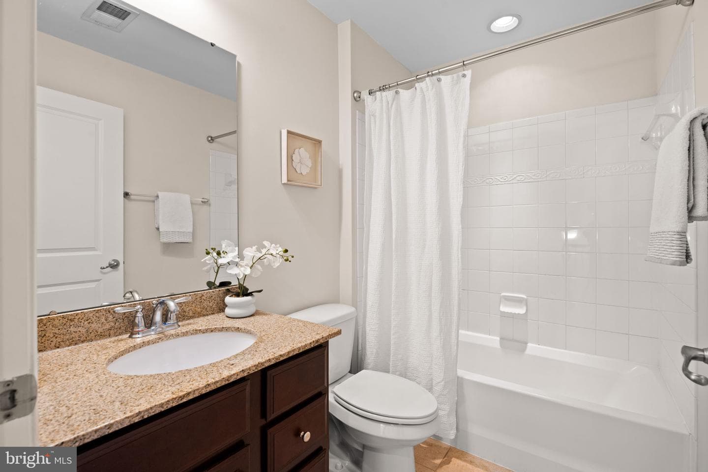 25741 Clairmont Manor Square photo 31