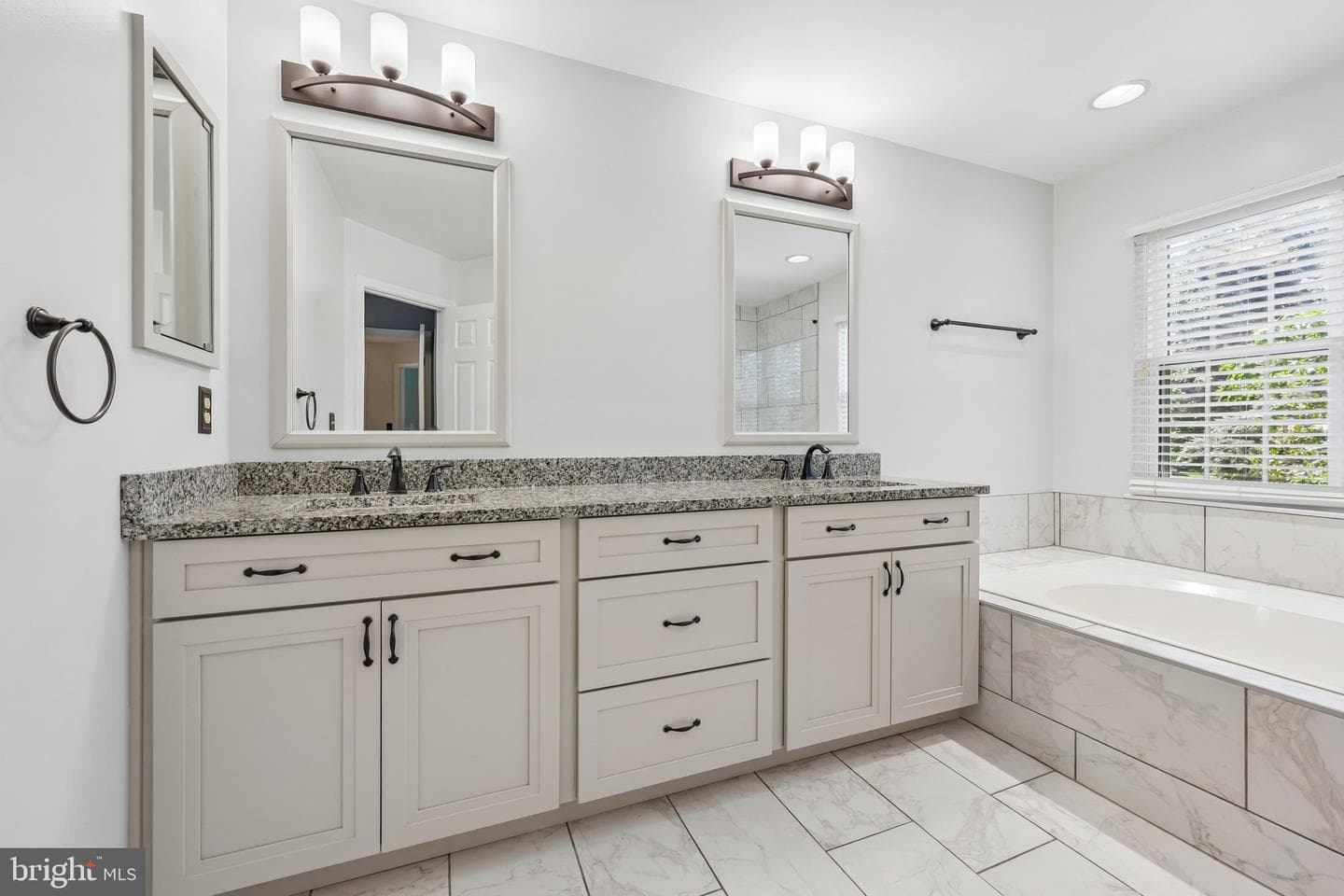 311 Ashton Drive SW photo 28