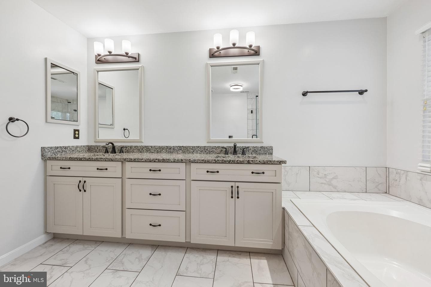 311 Ashton Drive SW photo 29