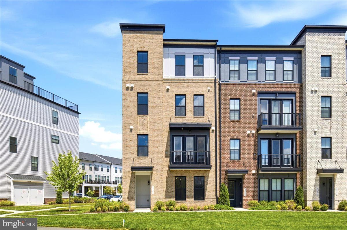 43382 Farringdon Square, Broadlands