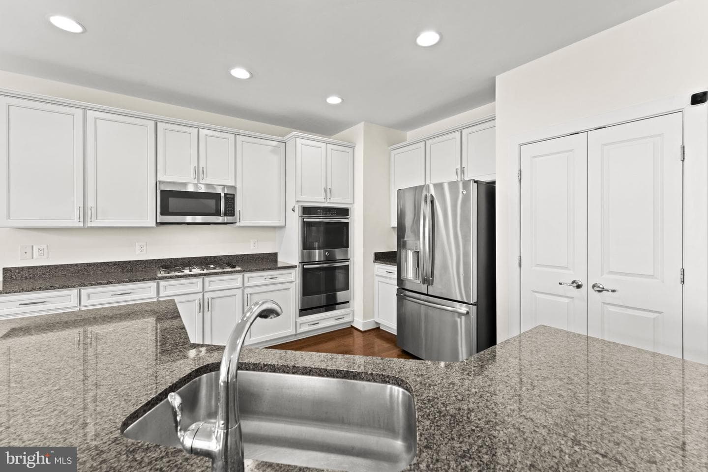 46679 Joubert Terrace photo 16