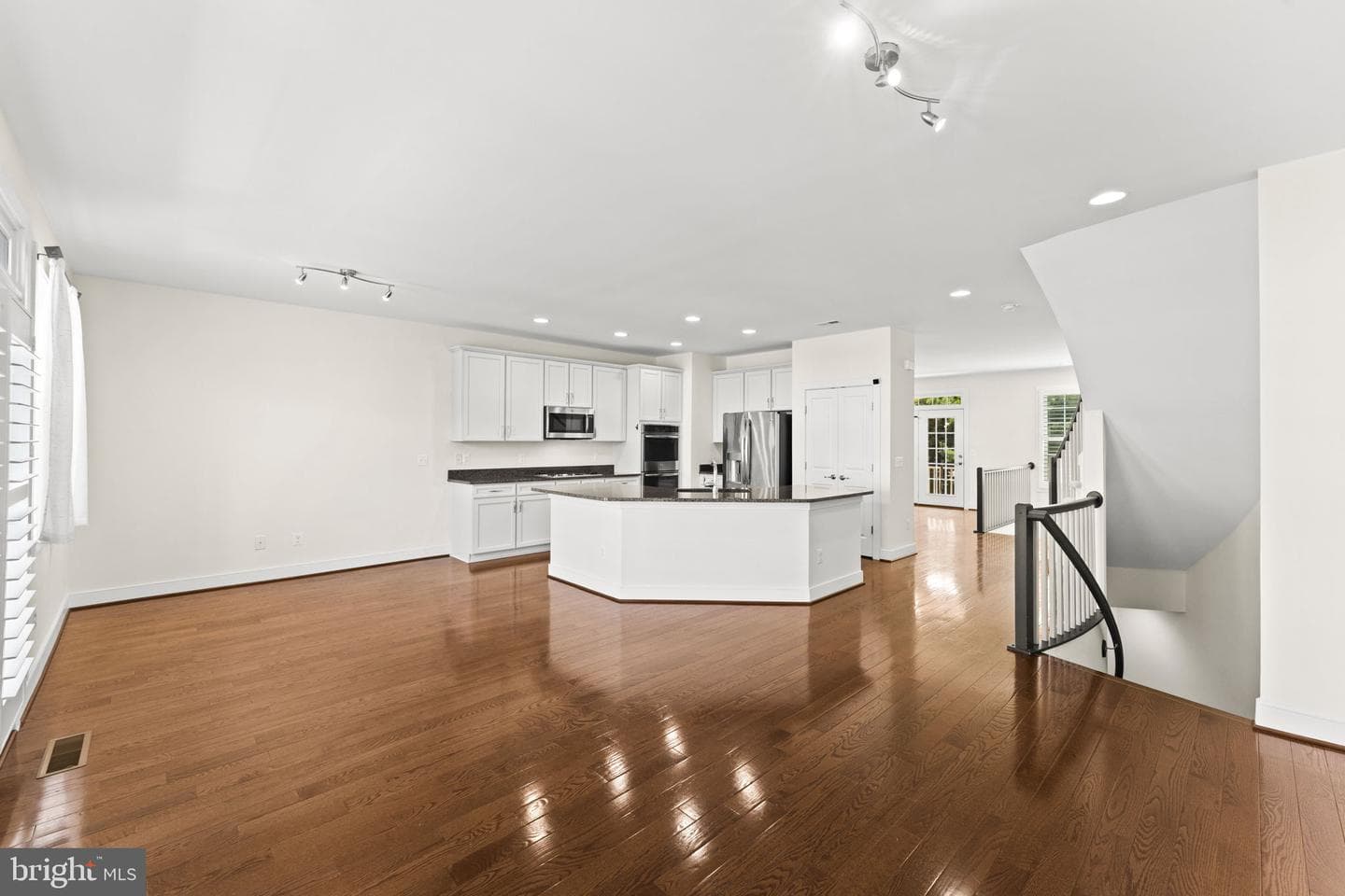 46679 Joubert Terrace photo 3