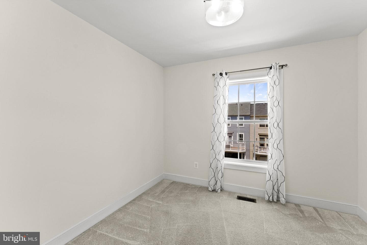 46679 Joubert Terrace photo 32