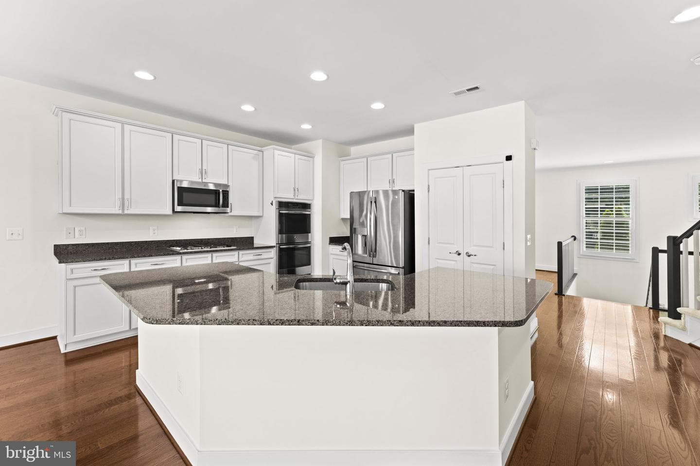 46679 Joubert Terrace photo 4