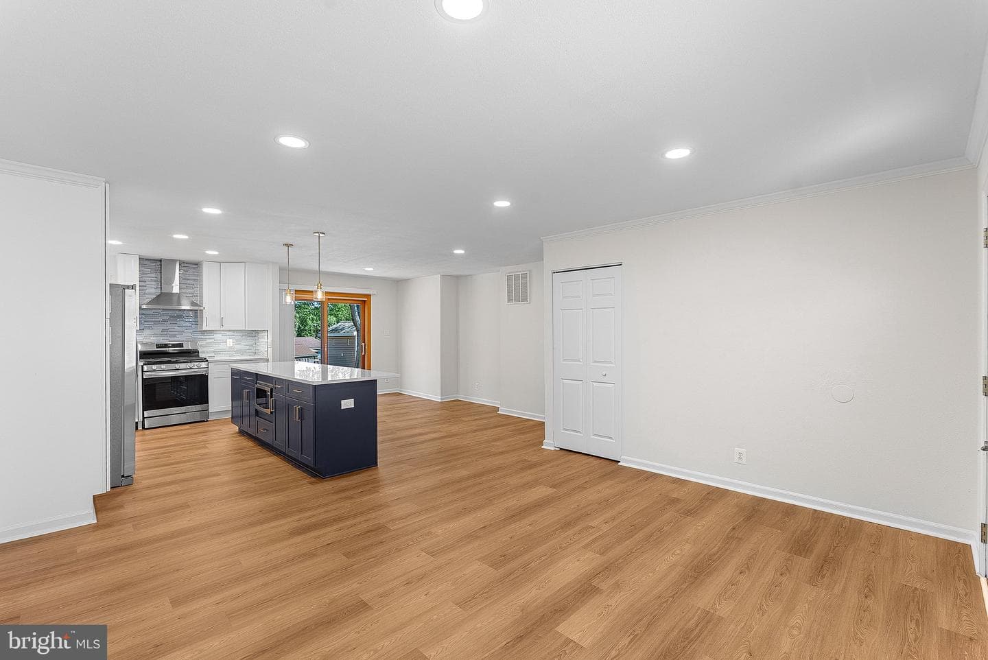 607 S Alder Avenue S photo 8
