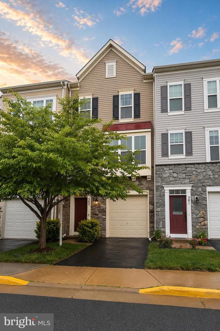 303 Miles Hawk Terrace, Purcellville