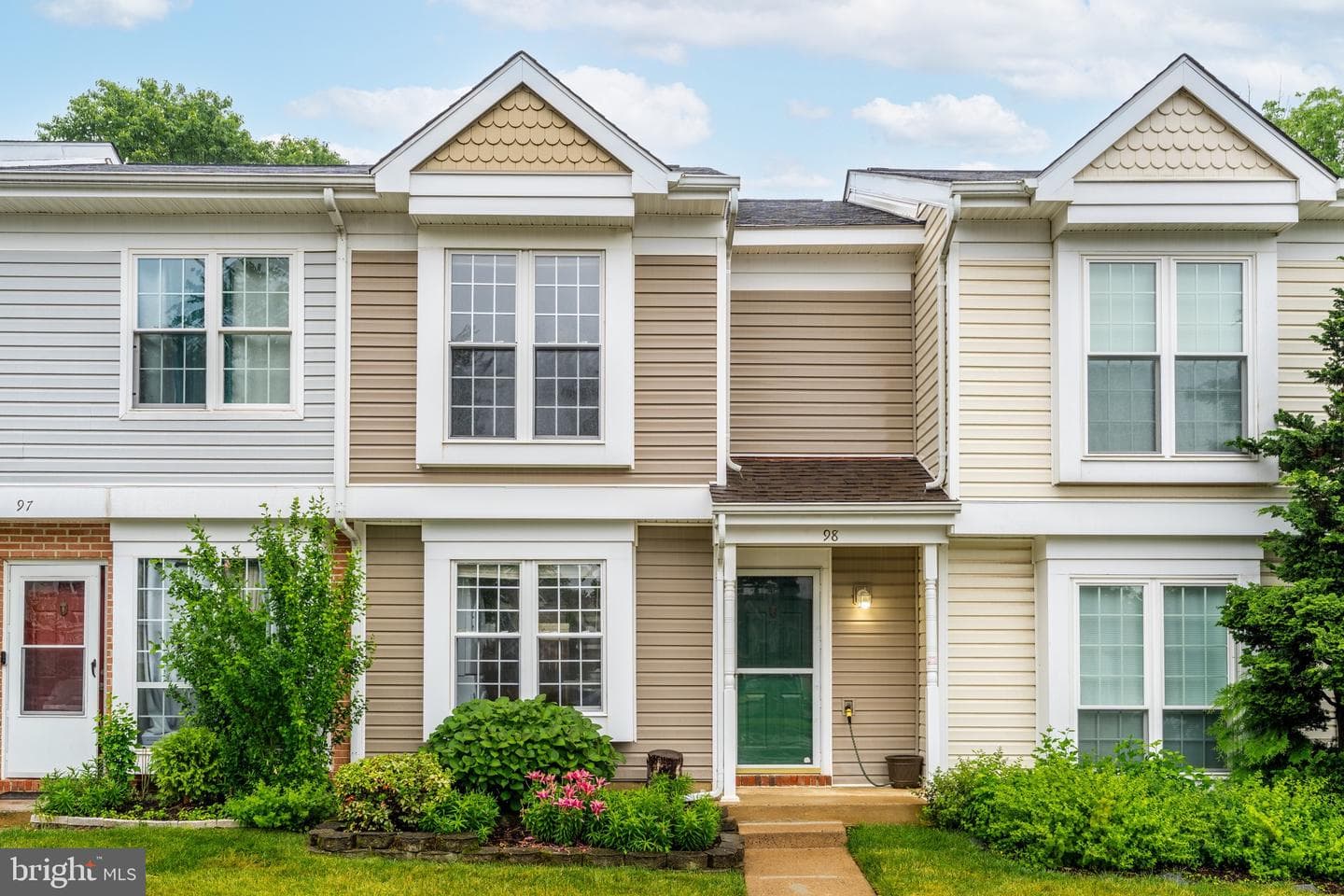 98 Saint Charles Square, Sterling