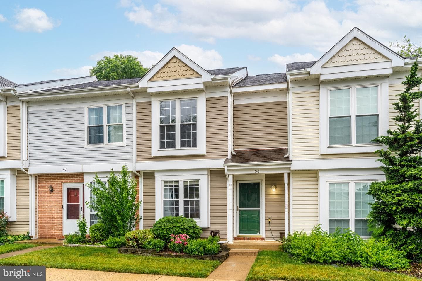 98 Saint Charles Square, Sterling