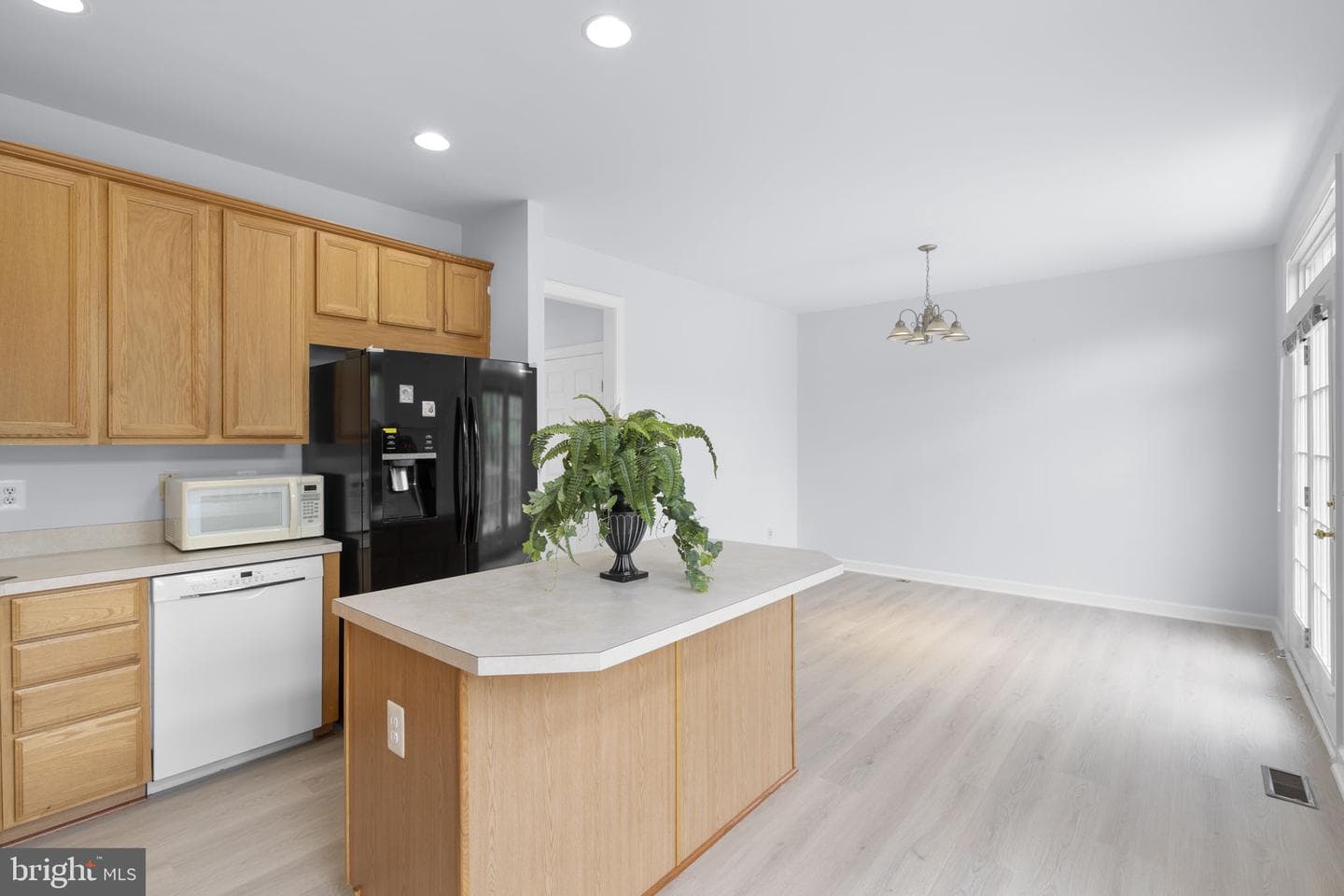 41794 Expectation Square photo 15