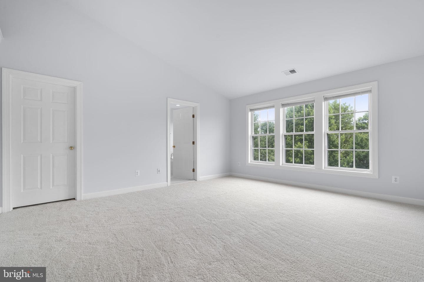 41794 Expectation Square photo 23