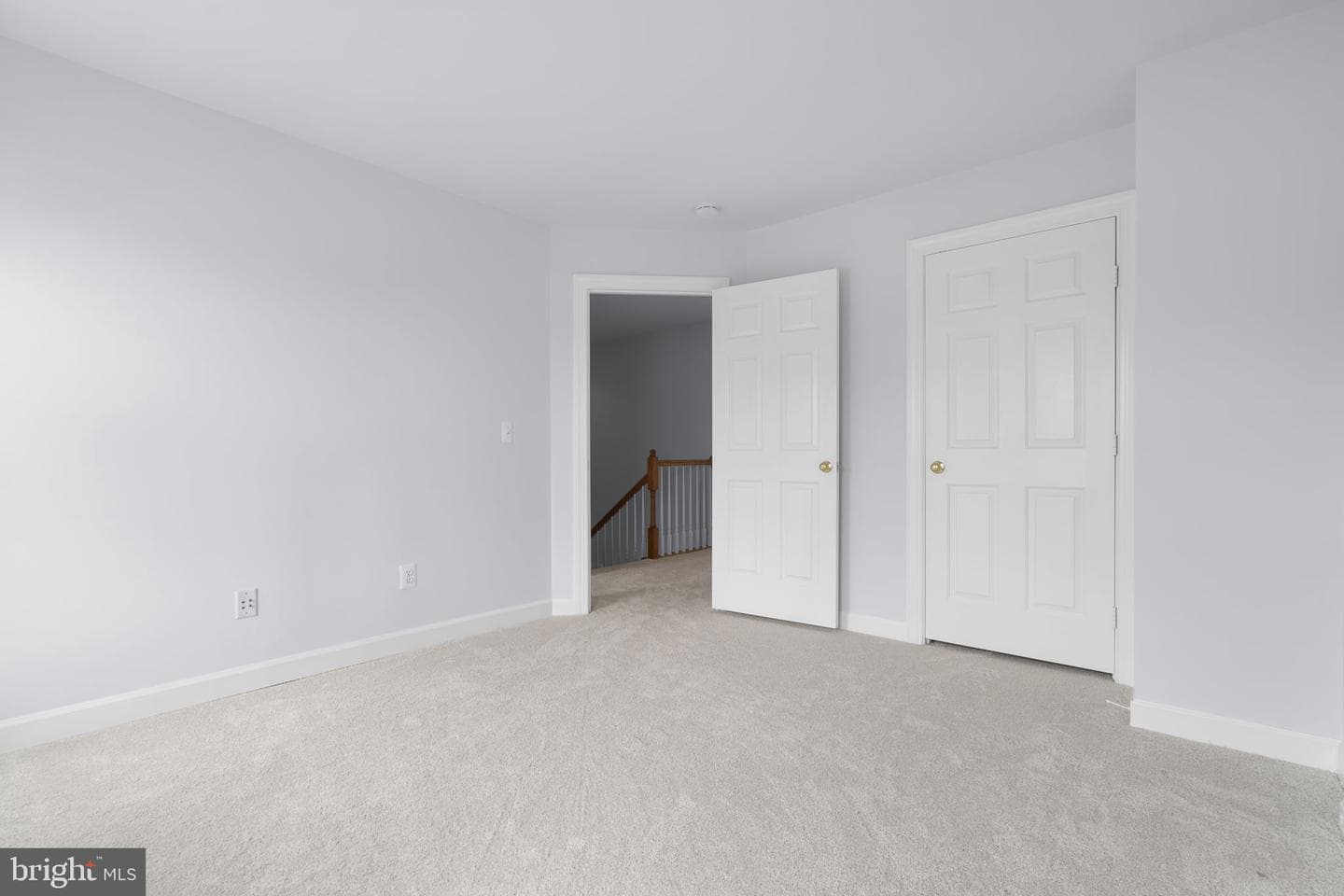 41794 Expectation Square photo 31