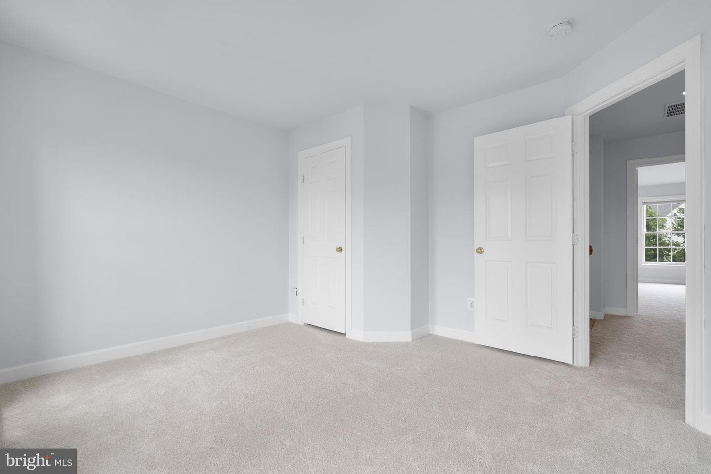 41794 Expectation Square photo 35