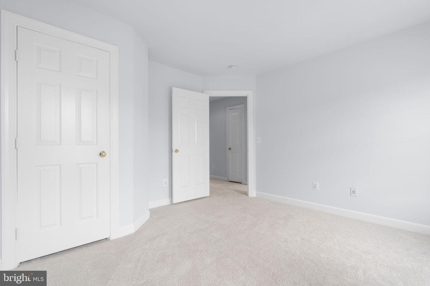 41794 Expectation Square photo 36