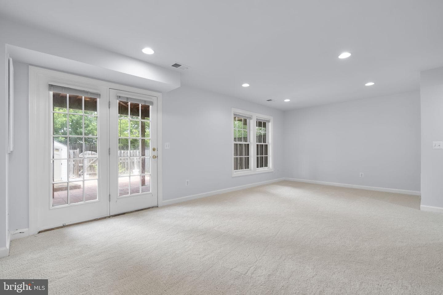 41794 Expectation Square photo 37
