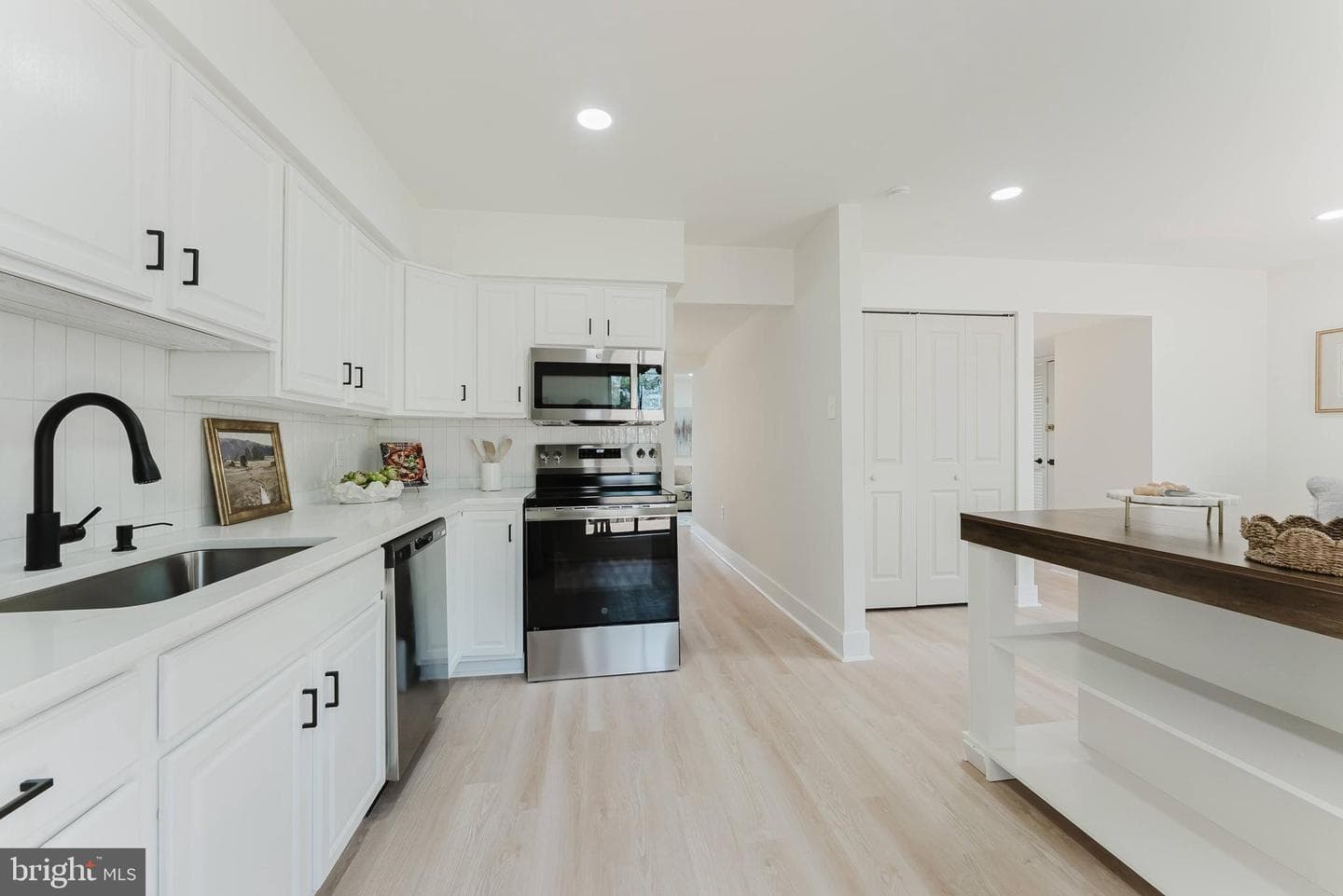749 Sugarland Run Drive photo 17